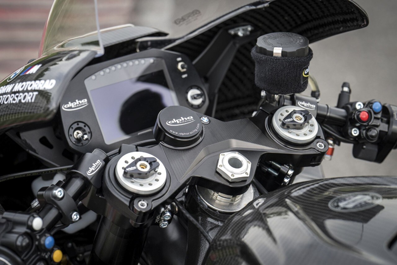 DueruoteTG #238 - Abbiamo guidato in pista la BMW che corre in SBK! 